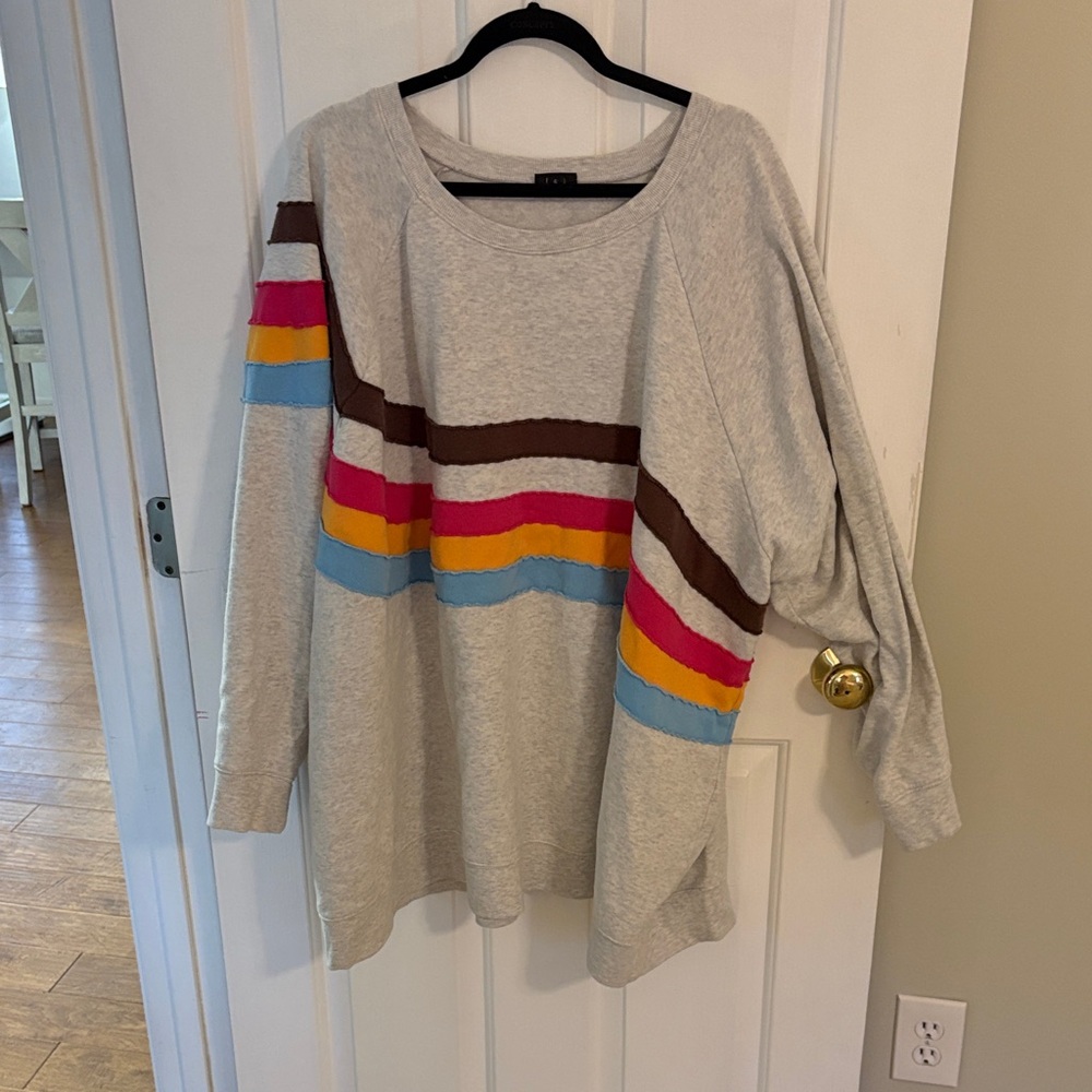 torrid light gray sweatshirt with crew neckline